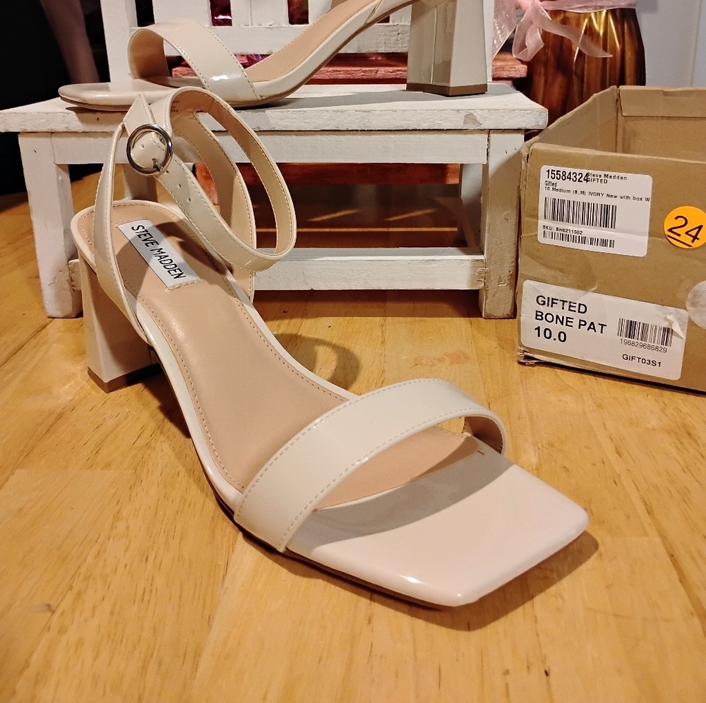 Steve Madden Womens Gifted Ivory Buckle Patent Block 3" Heel shoes, New